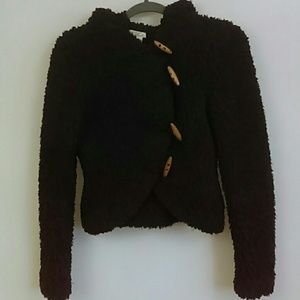 Cozy, cropped toggle hoodie